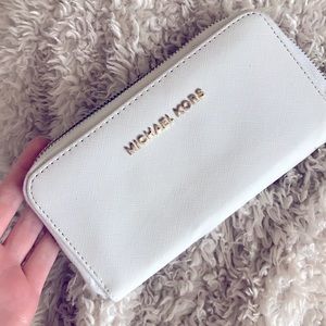 Michlael Kors white wallet
